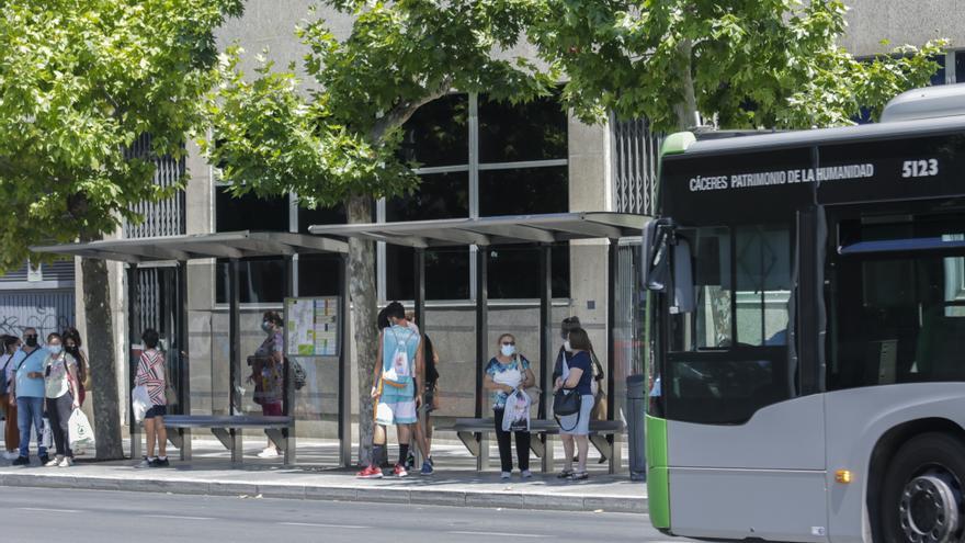 Este martes entra en vigor el descuento del billete de bus en Cáceres