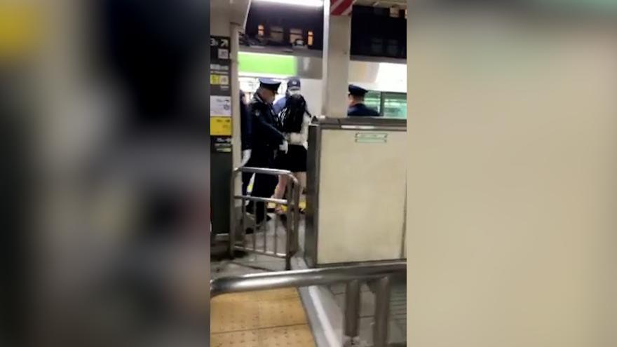 Apuñalan a cuatro personas en el metro de Tokio