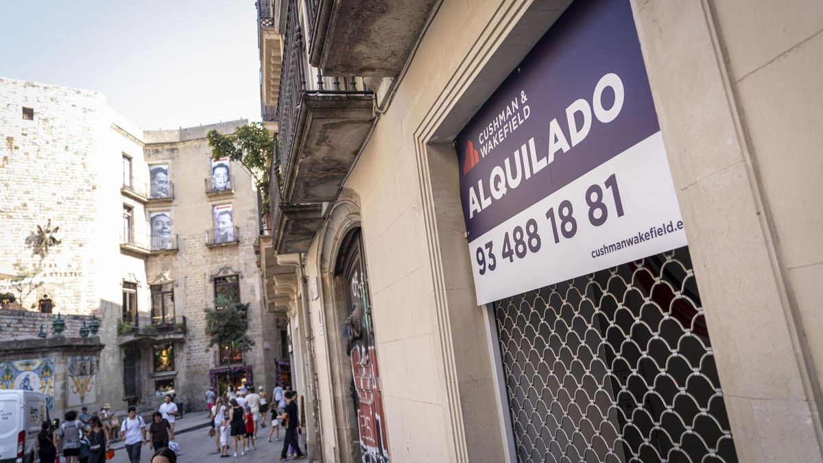 Una tienda con nuevo operador, en el Portal de l'Àngel, la semana pasada.