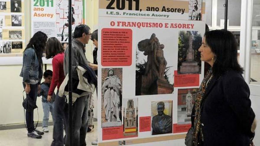 La inauguración de la exposición congregó a numeroso público. // I.A.