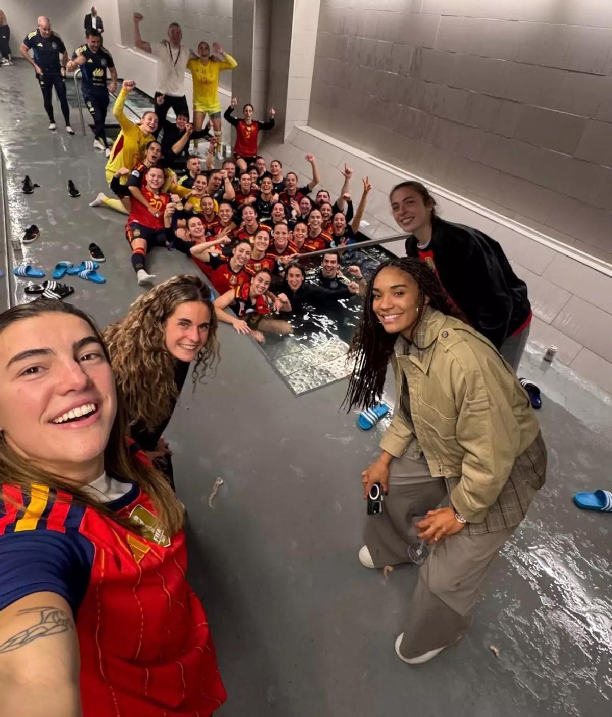 Patri Guijarro, Salma, Tere Abelleira y Lucía Corrales celebraron la Nations League con sus compañeras.