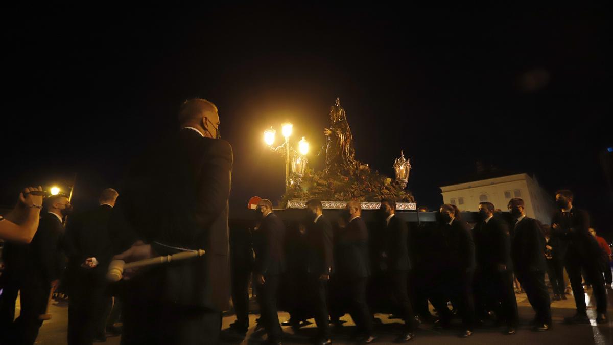 Madrugada de traslados para la veneración 'El Verbo Encarnado' en la Catedral