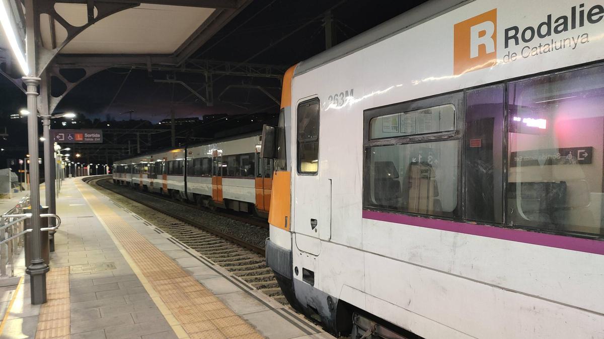 Dos combois a l'estació de la Renfe de Manresa