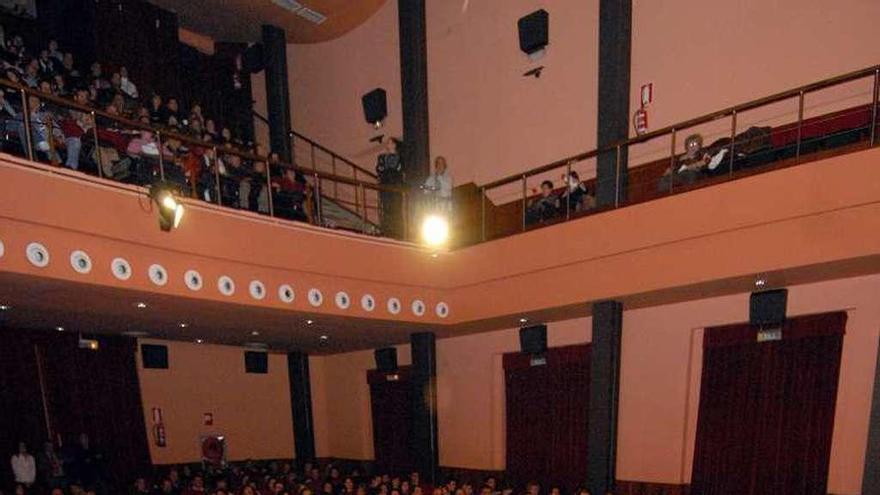 Asistentes a una de las galas del festival de cortos de Aula 18 en San Martín del Rey Aurelio.