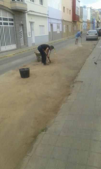 Limpieza en las calles de Melenara