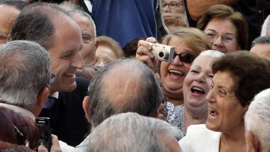 El presidente de la Generalitat, Francisco Camps, a su llegada al Tribunal de las Aguas de Valencia.