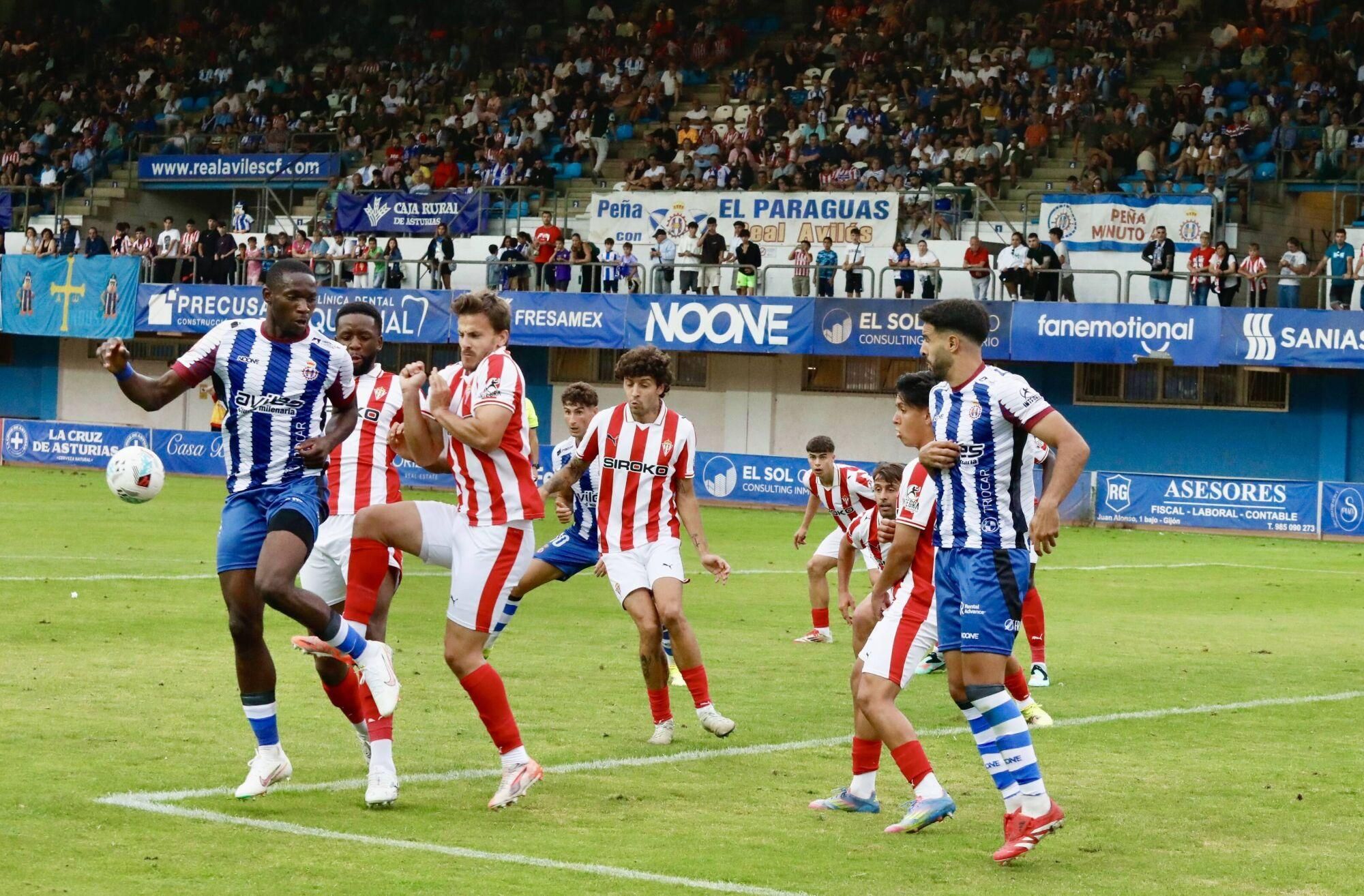 EN IMÁGENES: Partido amistoso entre Real Avilés y Real Sporting