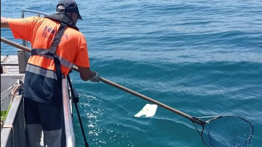 Los residuos plásticos aumentan en las aguas de la Costa del Sol