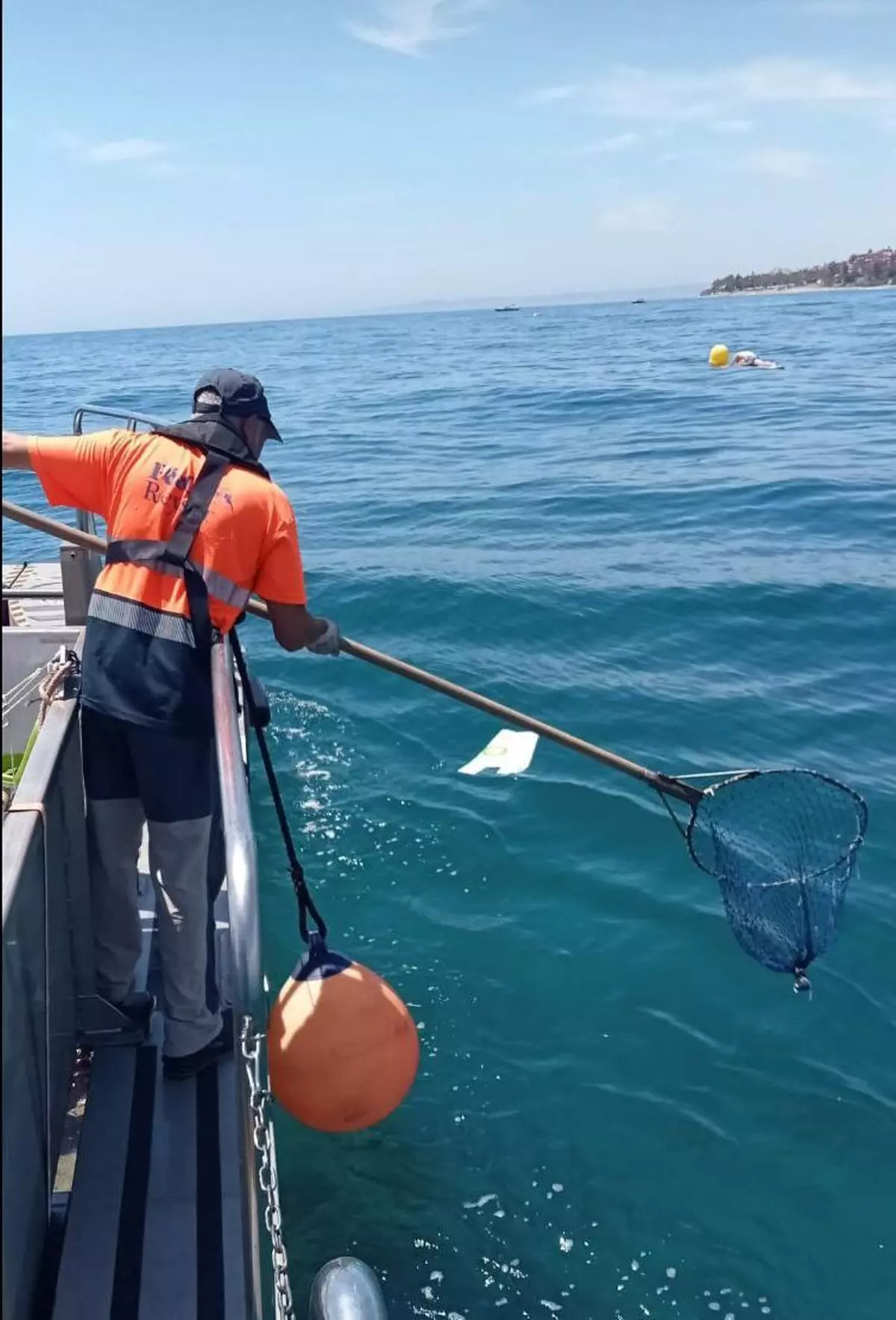 Los residuos plásticos aumentan en las aguas de la Costa del Sol