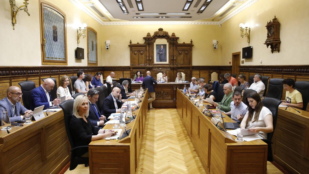 El Pleno del mes de agosto en Gijón, en imágenes