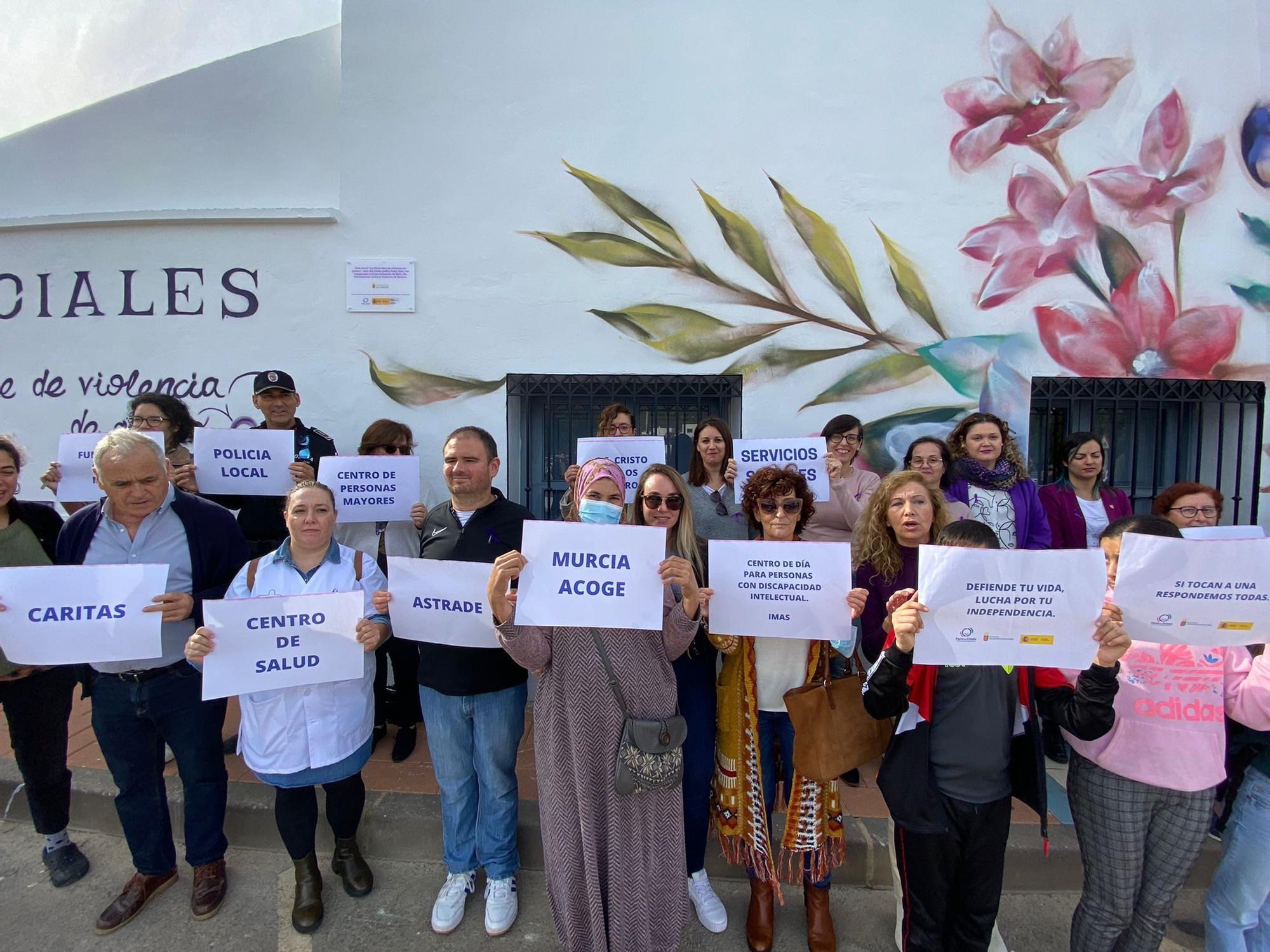 El 25 en la Región, en imágenes: así conmemoran los municipios el Día de la Eliminación de la Violencia contra la Mujer