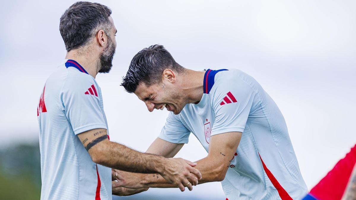 Morata, junto a Dani Carvajal.