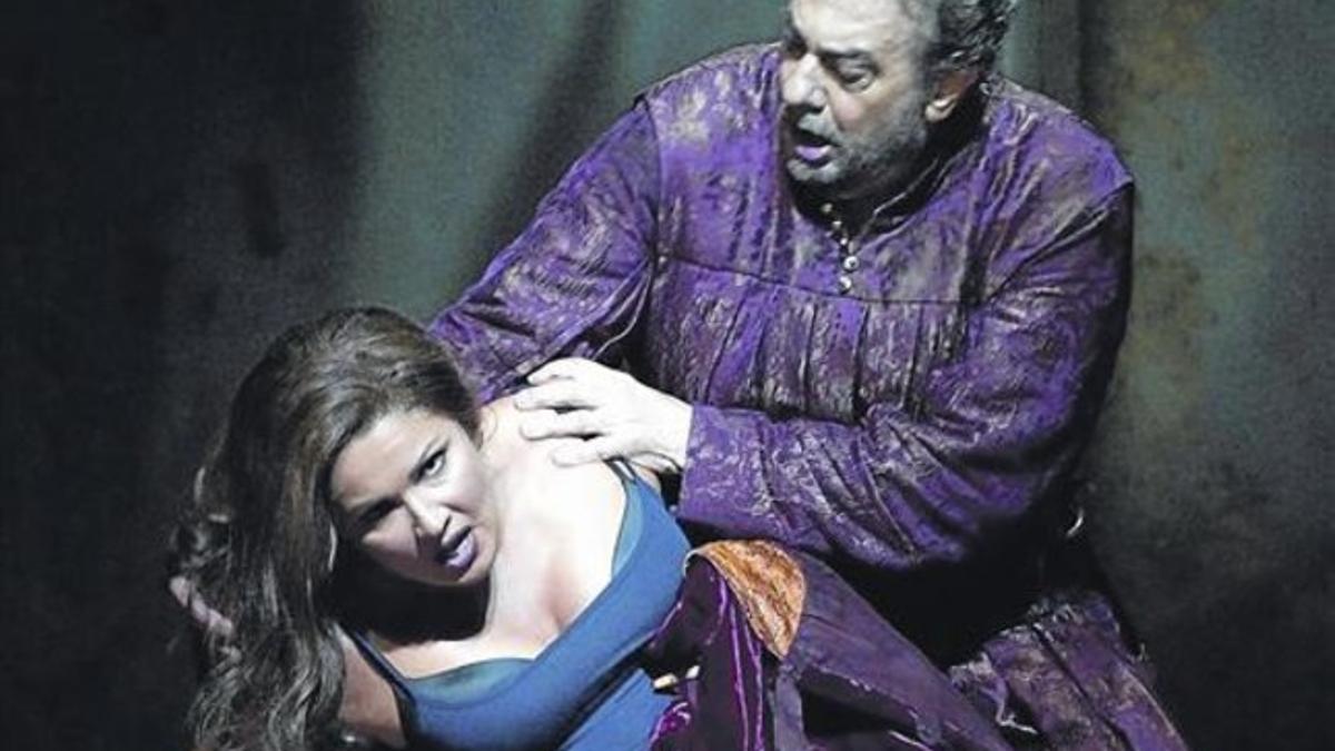 Plácido Domingo y Anna Netrebko, en el montaje de 'Il trovatore' en Salzburgo.