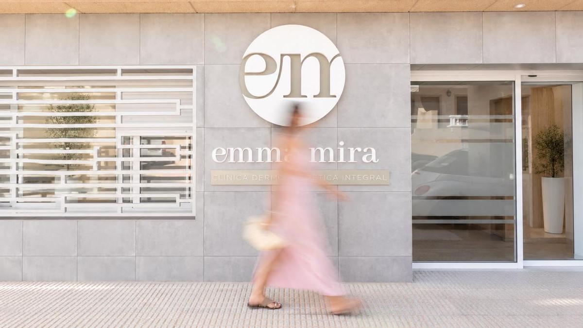 La clínica Emma Mira se encuentra en Benijófar