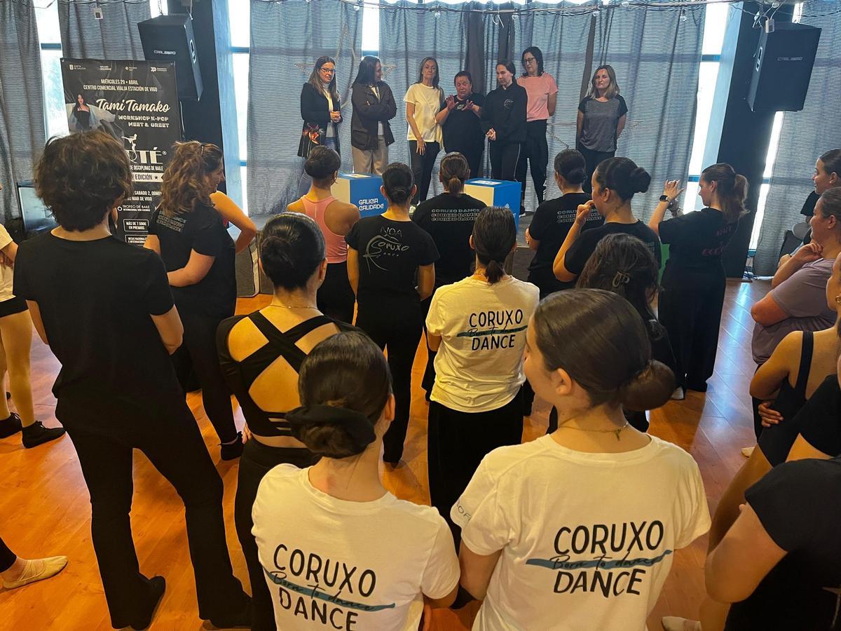 Visita de representantes de la Xunta de Galicia y de la Diputación de Pontevedra a Coruxo Dance el pasado sábado.