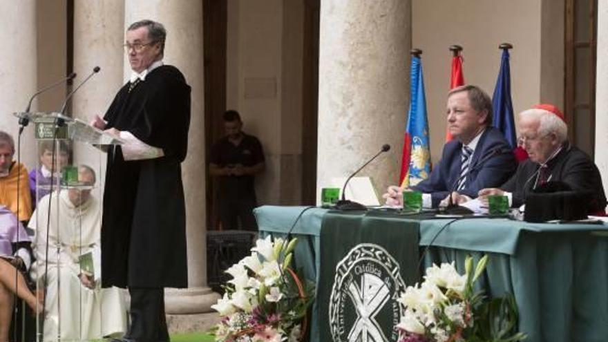 Cañizares crea una cátedra sobre la mujer  tras sus polémicos mensajes sobre la igualdad