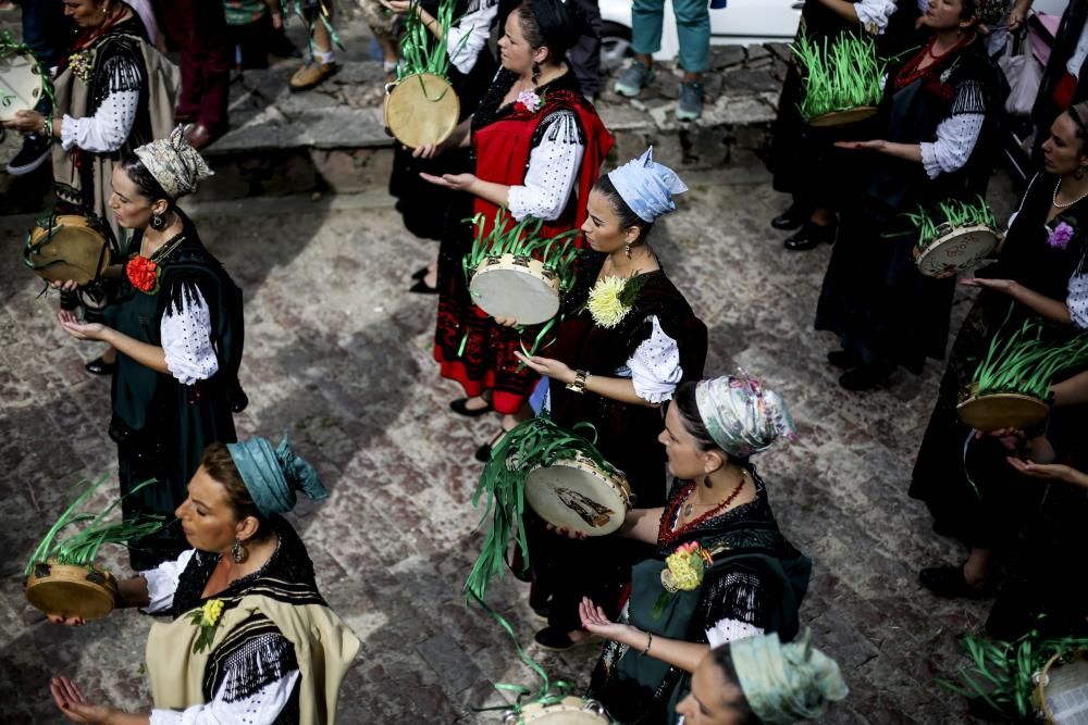 Procesión de la virgen de la salud y misa por las fiestas de Carreña de Cabrales