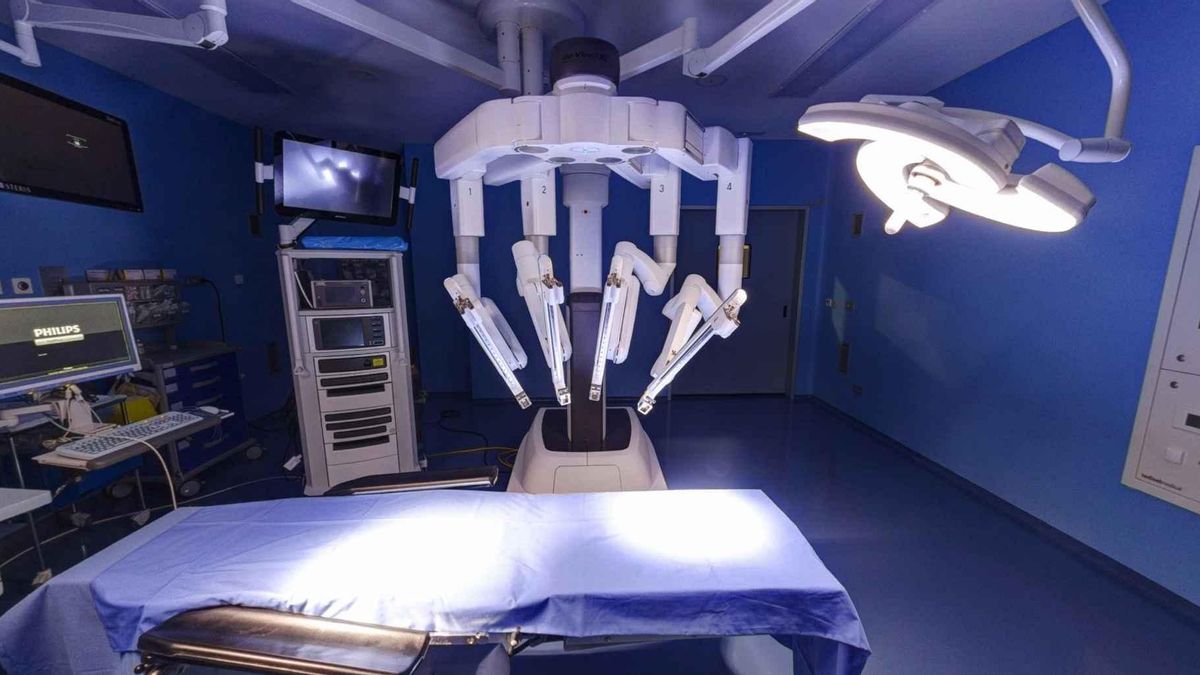 Otro de los elementos diferenciales del grupo es su liderazgo en cirugía robótica, esta tecnología permite realizar intervenciones más precisas, menos invasivas y con mejores resultados.