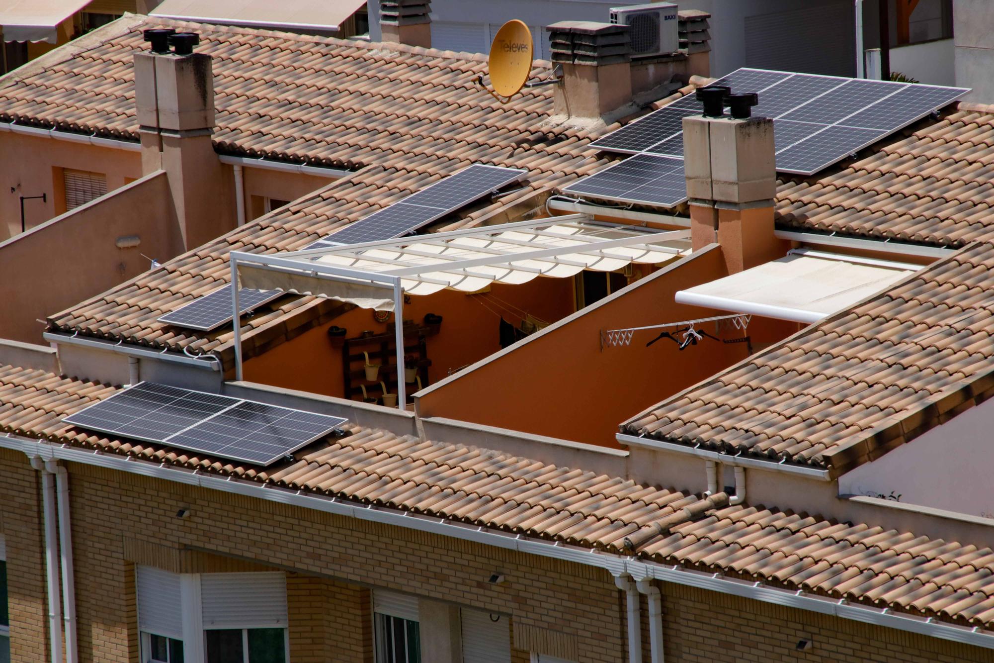 La instalación de placas solares en empresas, viviendas y edificios públicos de Alcoy aumenta un 74% en los últimos años