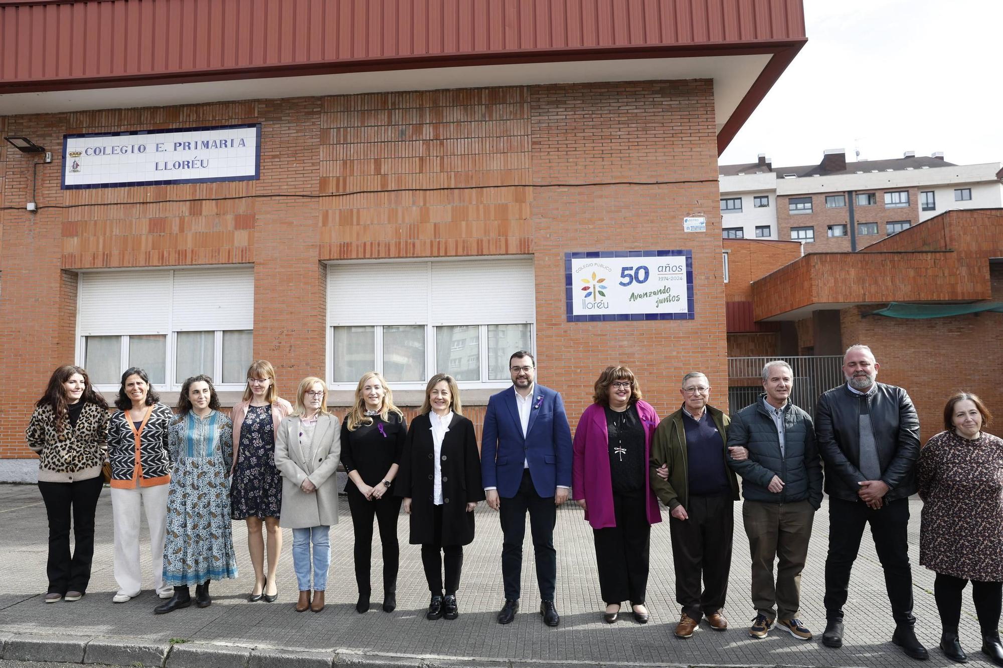 La visita de Adrián Barbón al colegio Lloréu, en Gijón