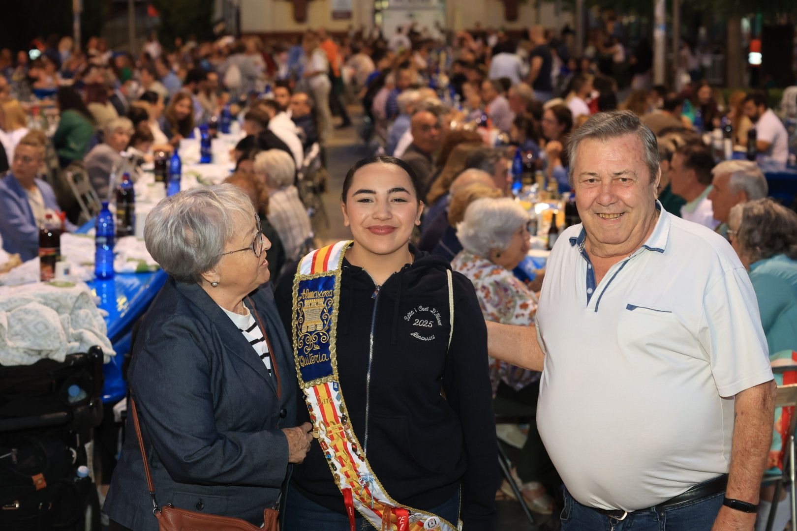 Búscate en la galería de fotos del 'sopar de pa i porta' en las fiestas de Almassora