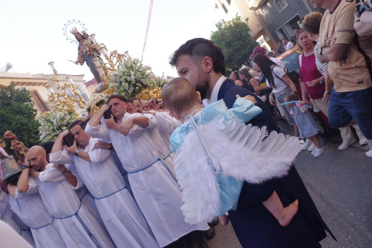 La procesión de María Auxiliadora Coronada, en imágenes