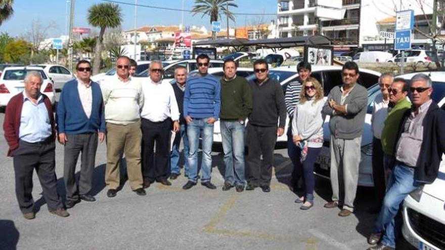 Los empleados del taxi iniciaron ayer sus movilizaciones públicas con un paro a mediodía.