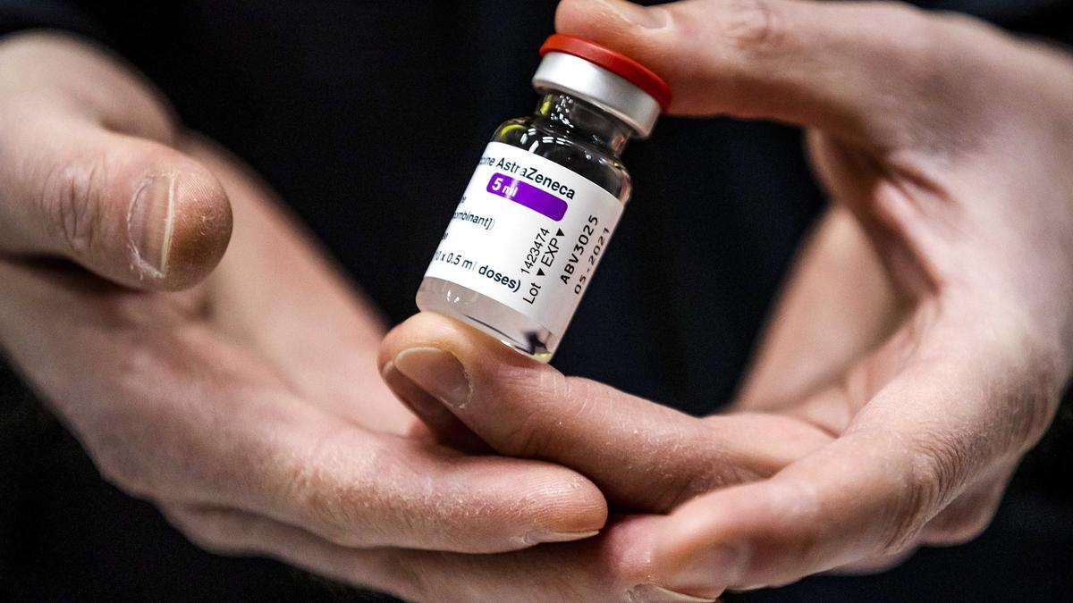 Países Bajos suspende la vacunación con AstraZeneca.