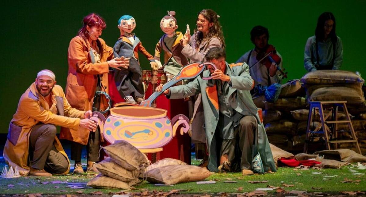 El humor y la fantasía llegan este viernes al Teatro Cruce de Culturas con la obra familiar ‘Cazopera’.