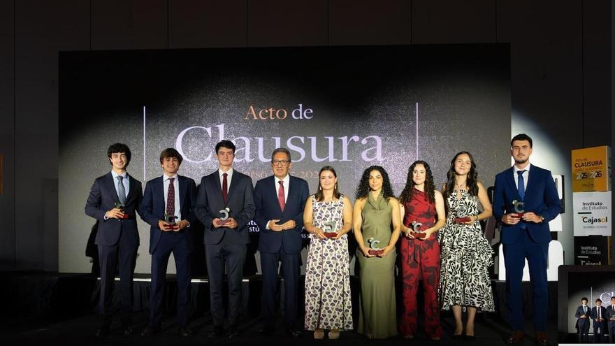 Instituto Cajasol clausura en Sevilla su 39ª promoción con más de 600 asistentes y un 95% de inserción laboral