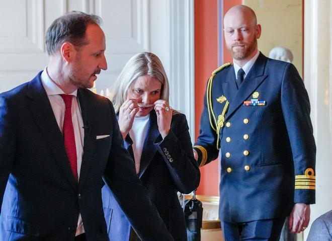 Mette-Marit de Noruega empeora: Haakon recorta su viaje a Japón y la princesa Ingrid Alexandra vuelve a casa