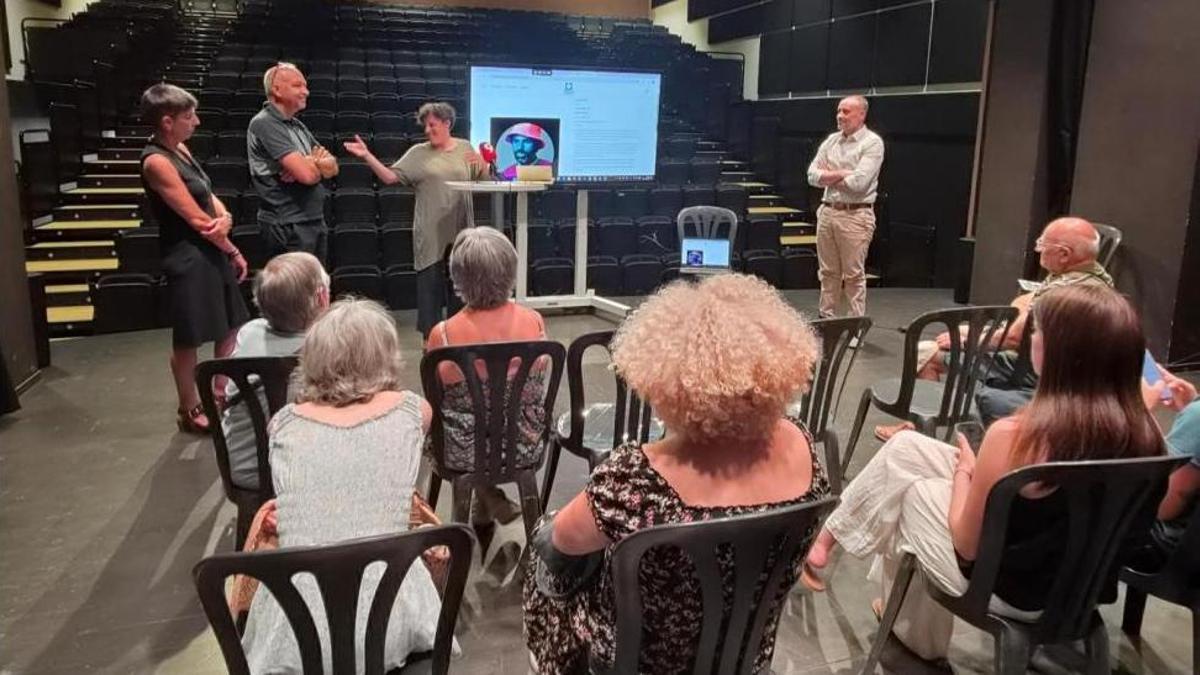 Presentació de la programació de la tercera temporada del Cafè Teatre Orient, el passat dia 9, a l'escenari del teatre