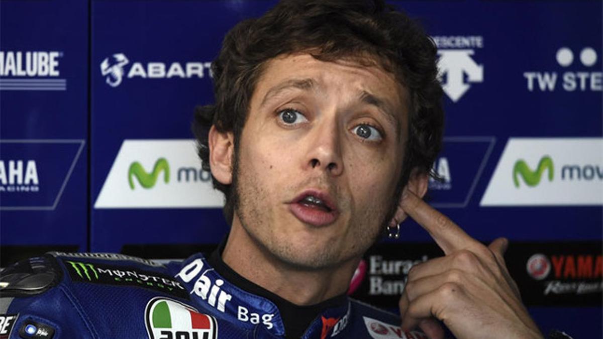 Valentino Rossi negó que le pegara una patada a Márquez