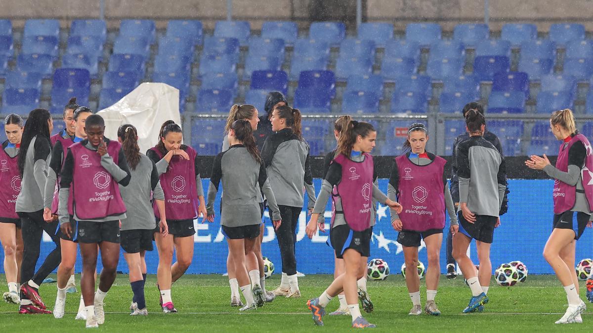 La sesión de entrenamiento del equipo azulgrana en Roma tuvo lugar bajo una pertinaz lluvia