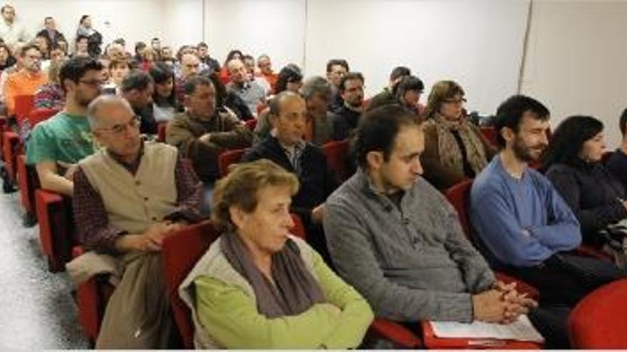 Reunión de afectados de impagados de las ayudas de vivienda.