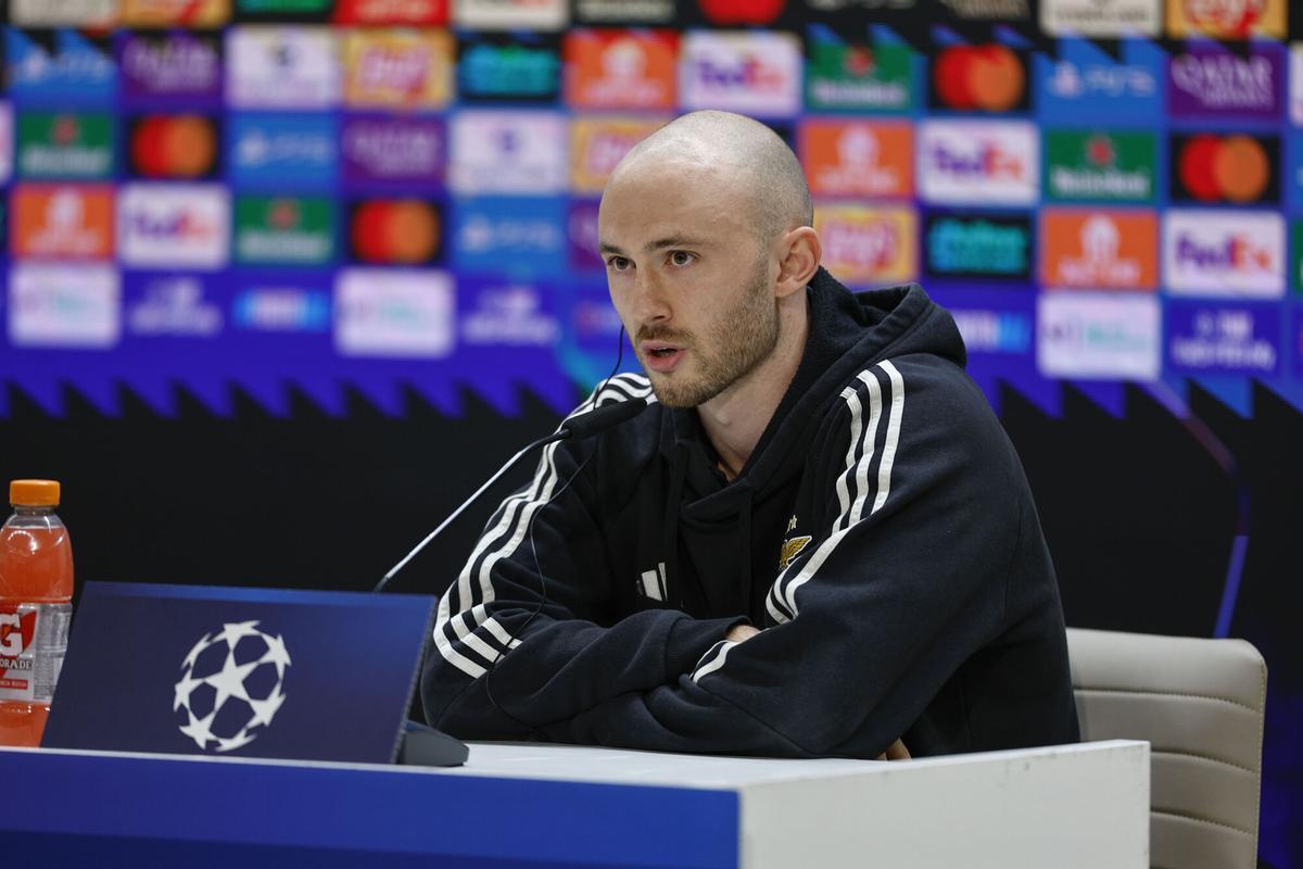 El centrocampista noruego del Benfica, Fredrik Aursnes, durante la rueda de prensa ofrecida este martes en el estadio Santiago Bernabéu.