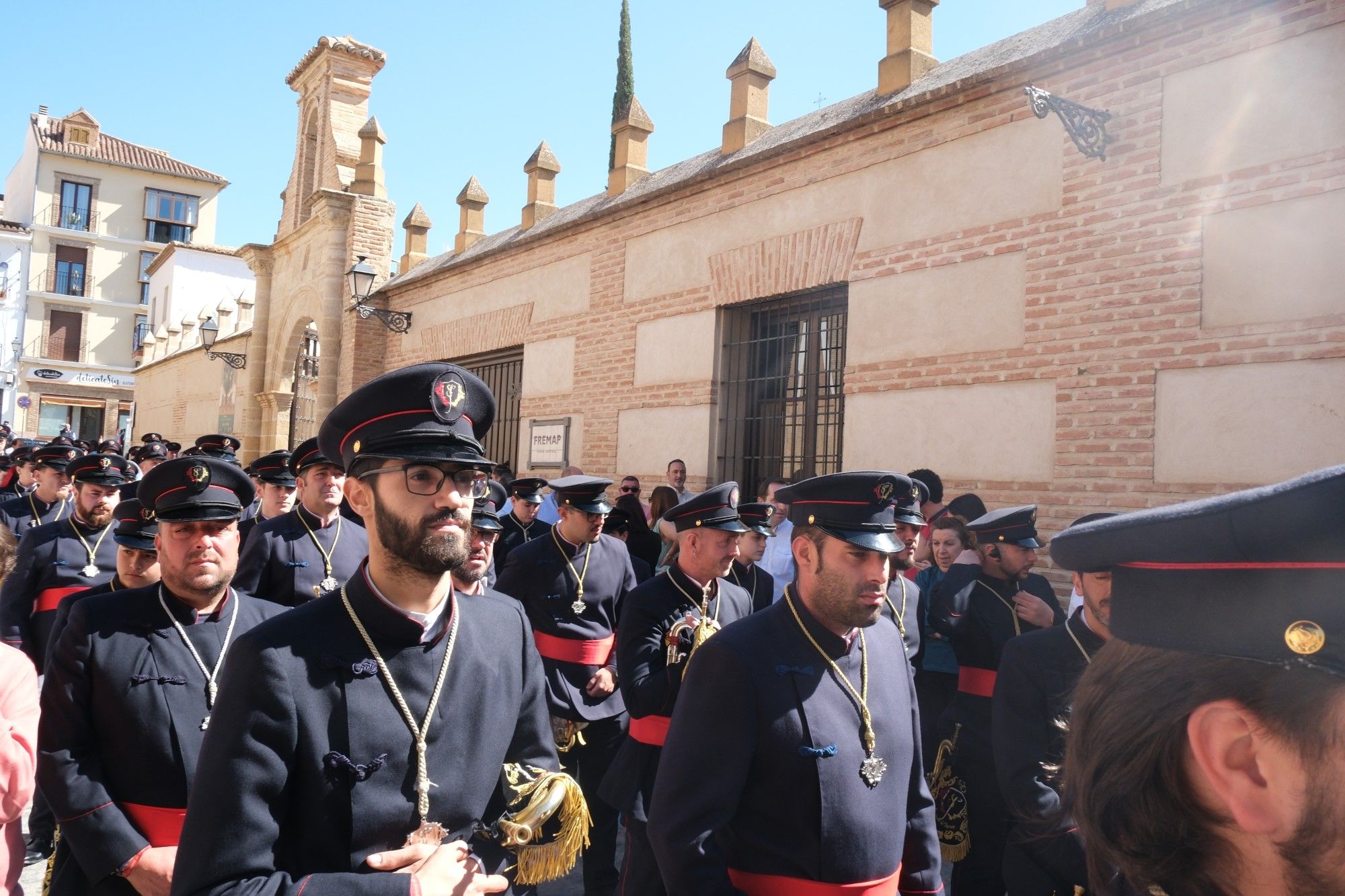 Concentración de tronos chicos en Antequera