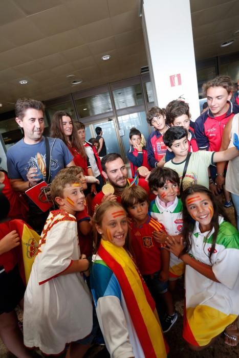 Recepción a Saúl Craviotto y a María López en el Aeropuerto de Asturias