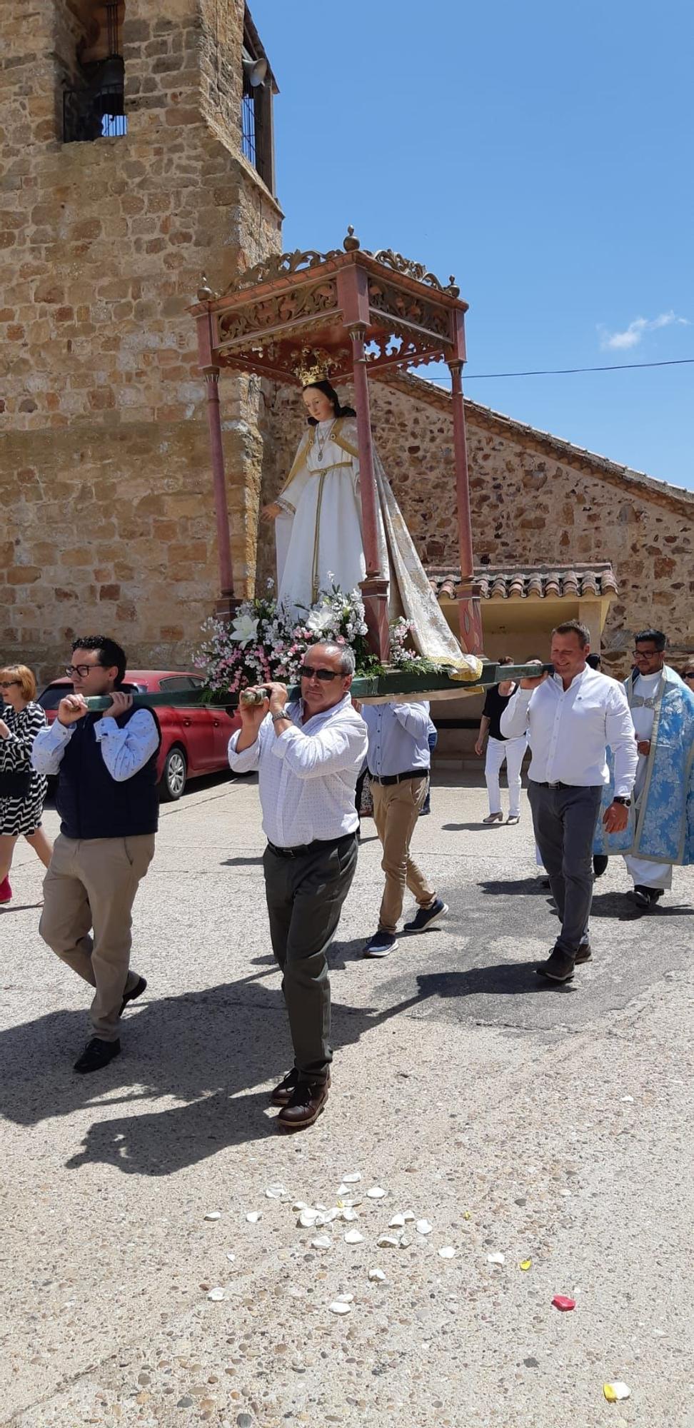 GALERÍA | Así celebra Manganeses de la Lampreana su "Fiesta de las Flores"