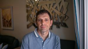 Francisco Castaño, orientador familiar: «No interroguis el teu fill adolescent, no li preguntis a cada minut què li passa»