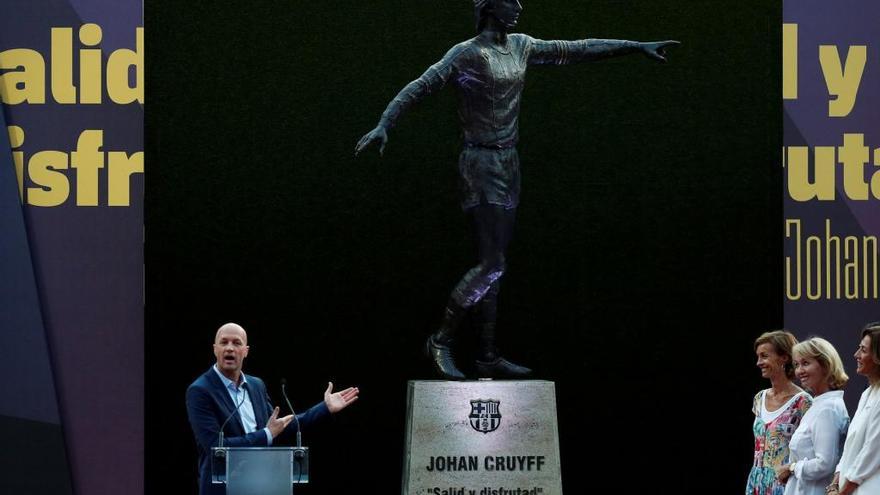 Estatua en honor a Johan Cruyff