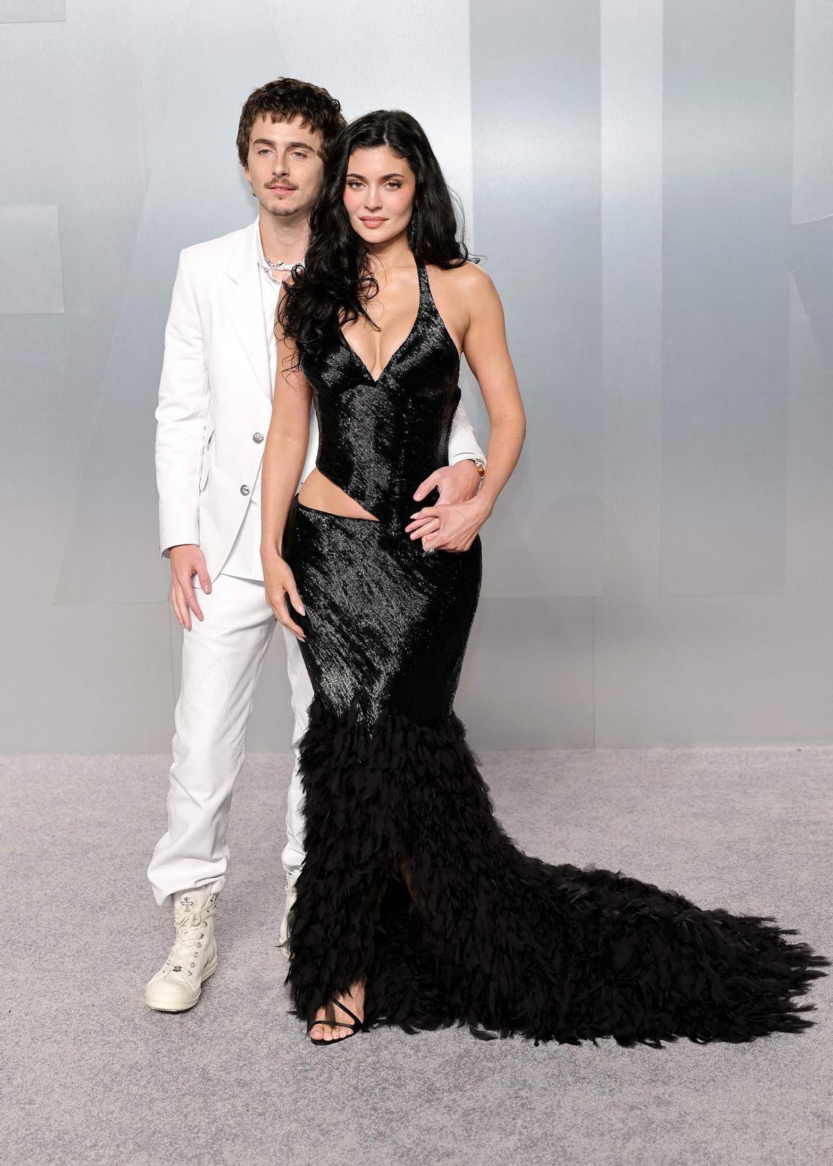 Timothée Chalamet y Kylie Jenner en la alfombra roja de la fiesta de Vanity Fair tras los Oscar 2026 en Los Ángeles