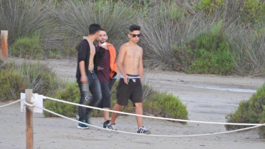 El lago de El Saler podría cerrarse a las visitas tras el botellón de San Juan