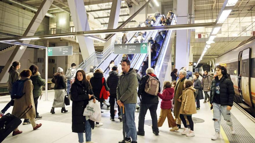 El Gobierno obvia los problemas del Eje Atlántico y asegura que tiene una puntualidad del 99,4%