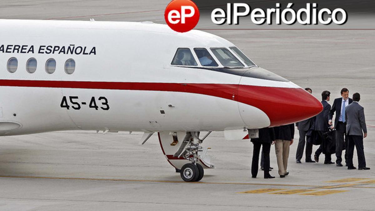 Rajoy, a su llegada al aeropuerto de Vigo a bordo del avión oficial, ayer.