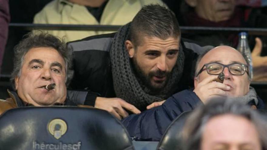 Enrique Ortiz, Javier Portillo y Juan Carlos Ramírez, en el palco del Rico Pérez el pasado mes de enero.