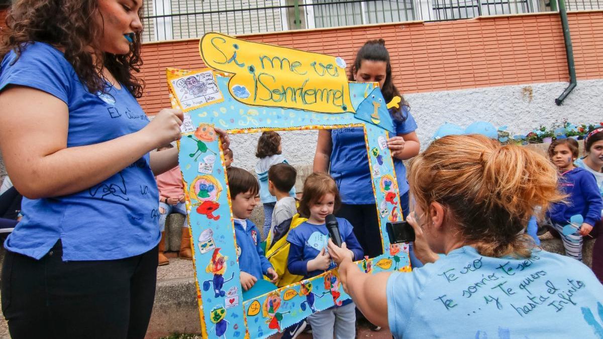 GLOBOS AZULES POR EL AUTISMO - Autismo Aragón