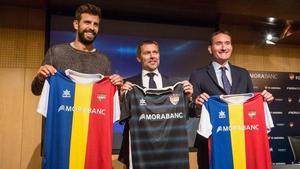 Gerard Piqué y los patrocinadores del FC Andorra.
