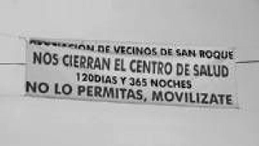 Ponen una pancarta por el centro de salud