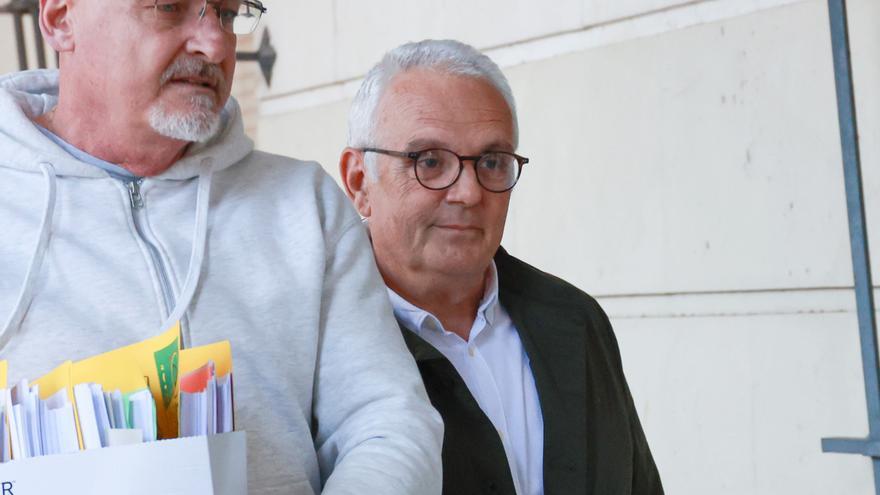 Archivo - El expresidente de la Real Federación Española de Tenis, José Luis Escañuela, acude a la Audiencia de Sevilla para su juicio